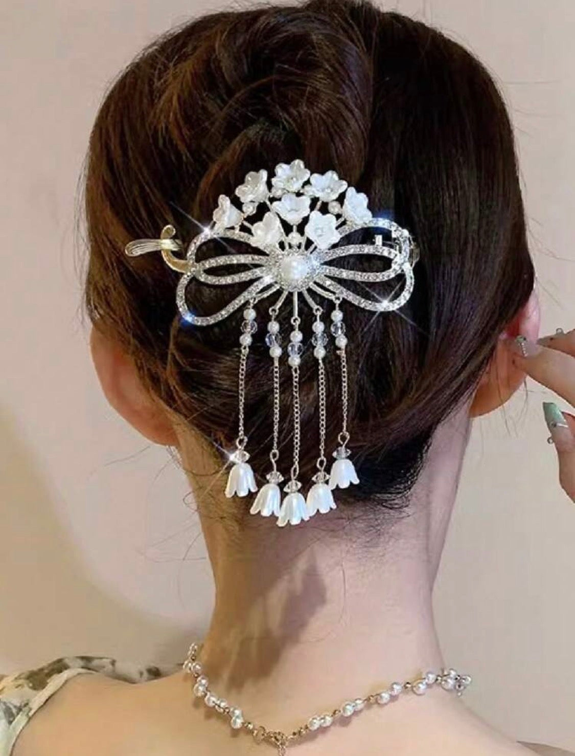 Elegant Crystal Floral Bridal Hair Clip – Pearl & Tassel Wedding Hair Accessory