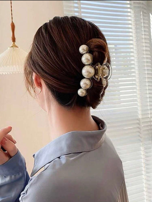 Luxe Pearl Hair Claw Clip – Elegant Statement Hair Accessory